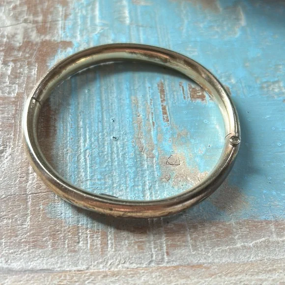 Vintage Winard 12K Gold Filled Hinged Bangle Bracelet - Picture 3 of 15